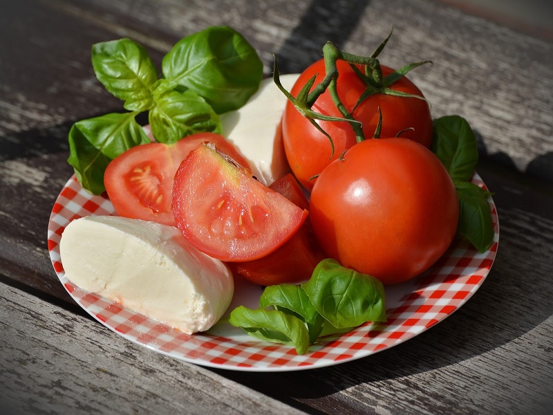 8 Manfaat Tomat untuk Kecantikan dan Kesehatan