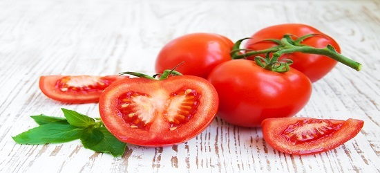 8 Manfaat Tomat untuk Kecantikan dan Kesehatan