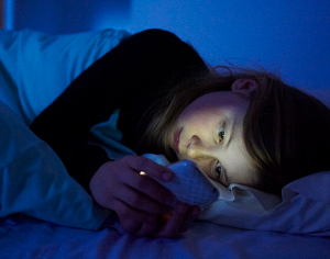 Dampak Negatif Tidur Di Dekat Ponsel
