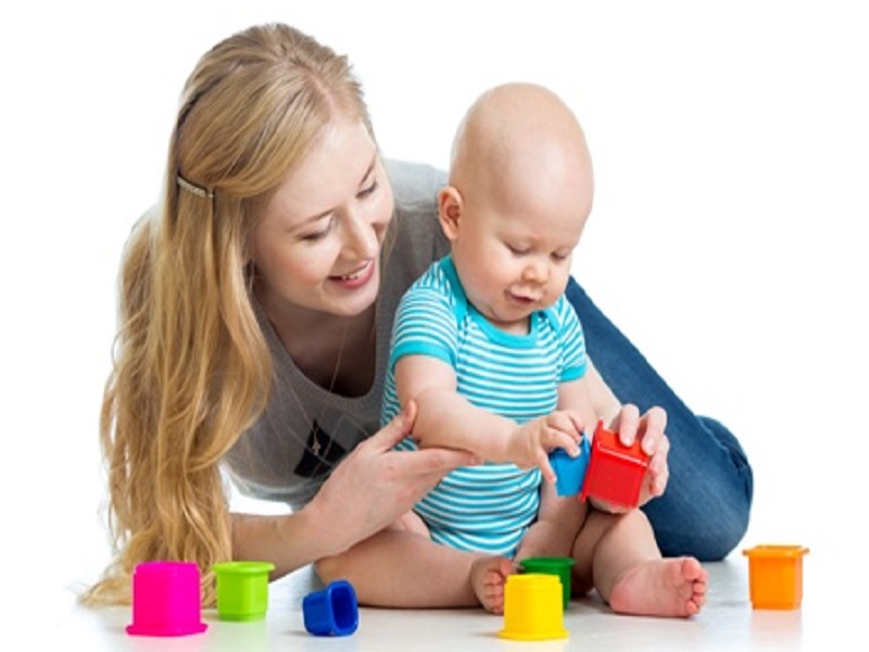 4 Cara Melatih Kecerdasan Anak Sejak Usia Bayi