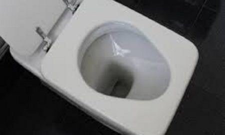 Efek Negatif Menggunakan Toilet Duduk untuk Tubuh