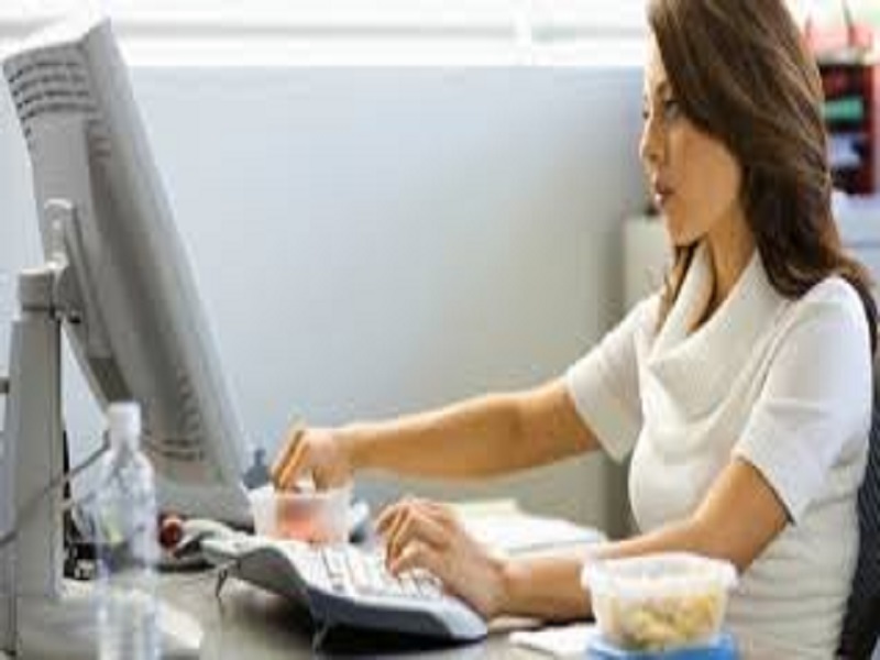 Kamu Wanita Karir? Nih 7 Tips Untuk Tetap Aktif Ketika Harus Duduk Di Meja Kerja Sepanjang Hari