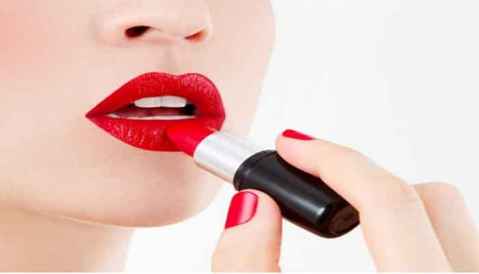 tips-memakai-lipstik-matte-agar-lebih-merona