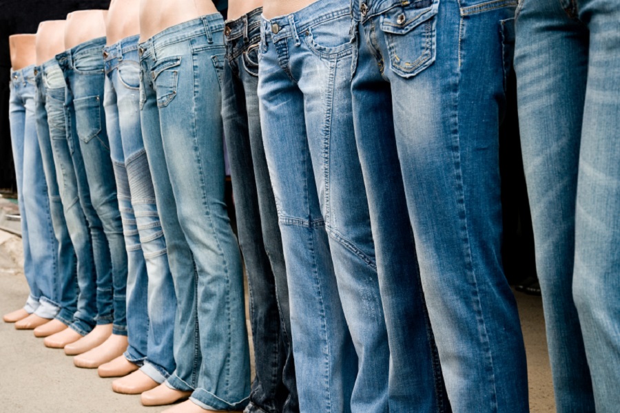 7 Tips Memakai Celana Jeans Biru Dengan Cara Yang Elegan