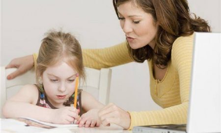Cara Orang Tua Membantu Anak Yang Masih Belajar Membaca di Rumah