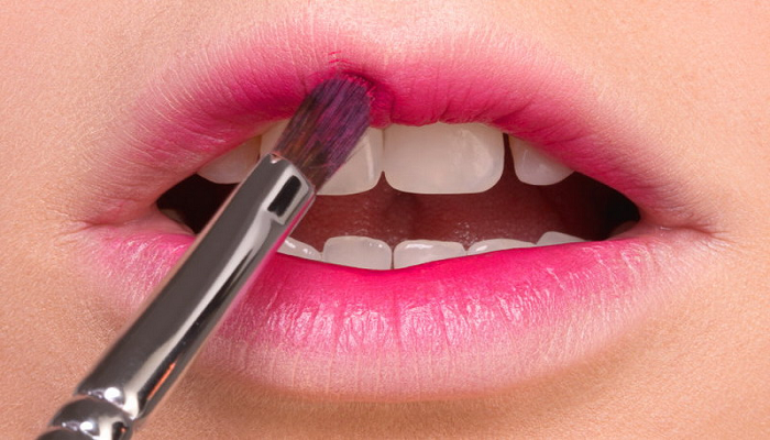 5-langkah-membuat-make-up-bibir-gradasi-tanpa-ke-salon-kecantikan