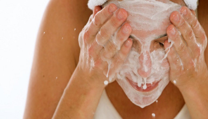5-manfaat-mencuci-wajah-sebelum-istirahat-dan-tidur