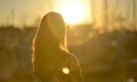 Tips Mencegah Efek Sinar Matahari untuk Wanita