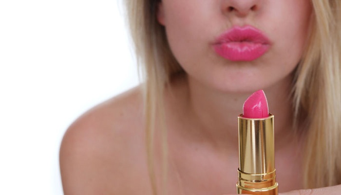 tips-memakai-lipstik-berminyak