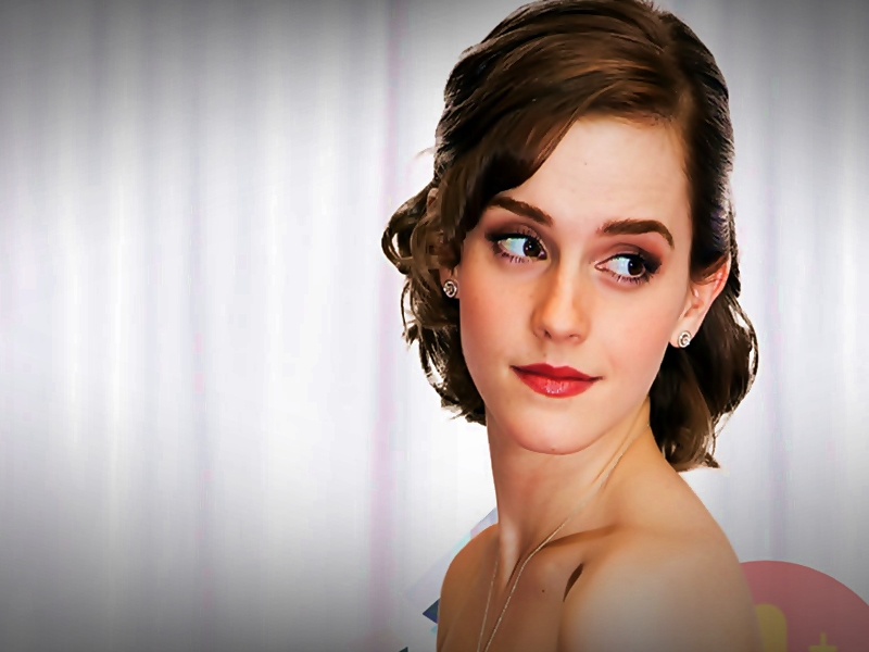 Kulit Emma Watson Bikin Fans Iri
