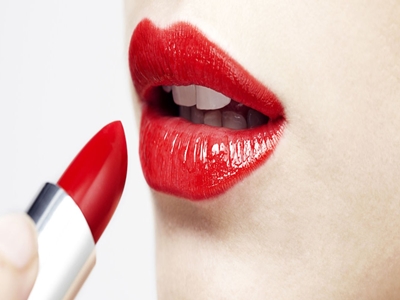 Keunggulan Lipstik Bernuansa Merah2