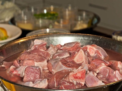 cara memasak daging kambing agar tidak berbau.2